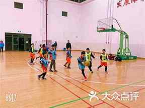 定位球进攻的观察方法：跑动、落点与第二点保护